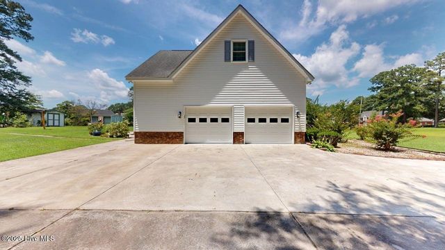 2618 Saint John Circle, Kinston, NC 28504