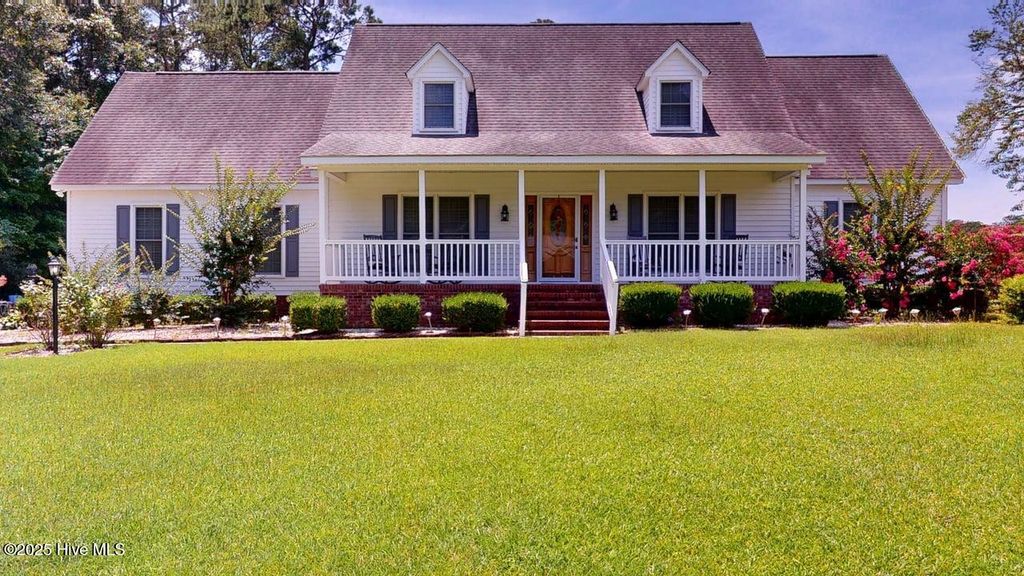 2618 Saint John Circle, Kinston, NC 28504