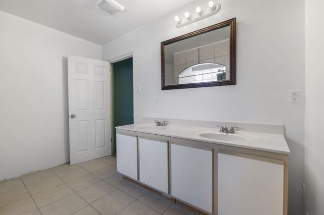 1704 Cornell Drive SE, Albuquerque, NM 87106