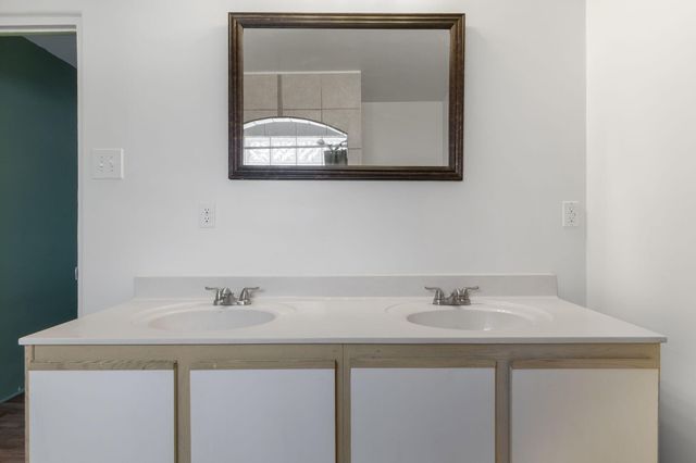 1704 Cornell Drive SE, Albuquerque, NM 87106