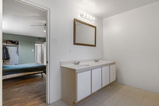 1704 Cornell Drive SE, Albuquerque, NM 87106