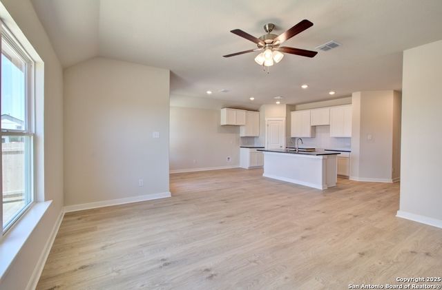 2623 Echinacea Path, Converse, TX 78109