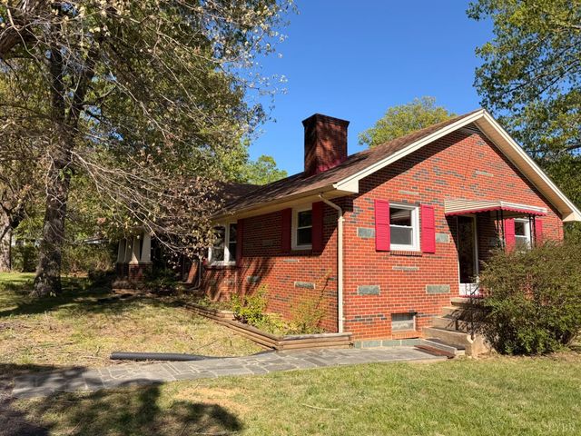 144 Church Lane, Evington, VA 24550