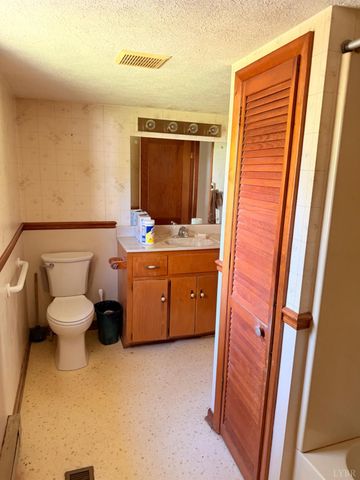 144 Church Lane, Evington, VA 24550