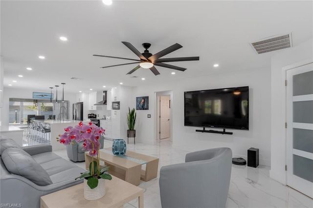 1026 S Town And River DR, Fort Myers, FL 33919