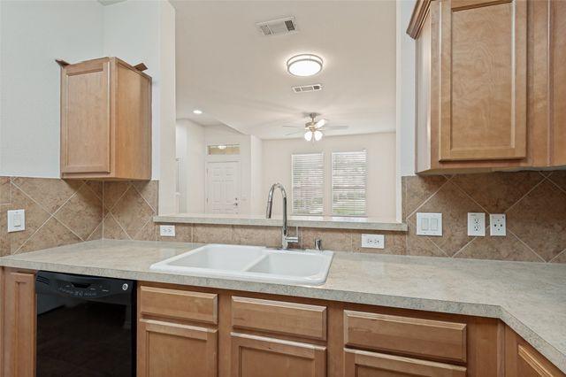 2207 Biscayne Park Lane, Grand Prairie, TX 75050
