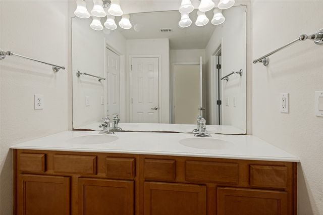 2207 Biscayne Park Lane, Grand Prairie, TX 75050