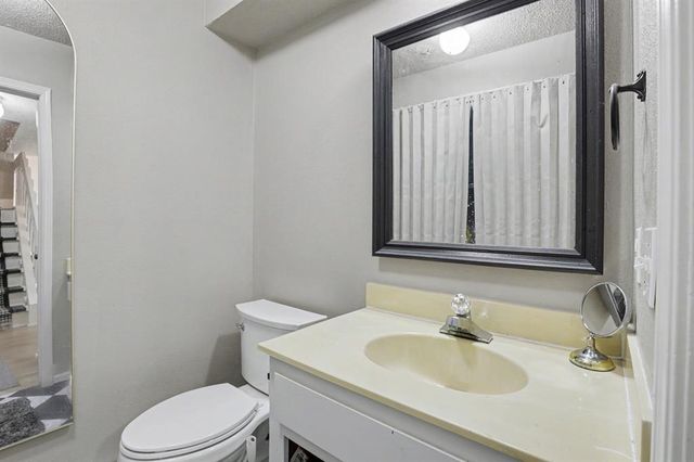 9828 Hefner Village Place, Oklahoma City, OK 73162