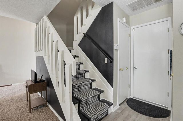 9828 Hefner Village Place, Oklahoma City, OK 73162