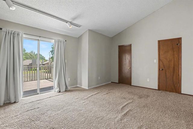 9828 Hefner Village Place, Oklahoma City, OK 73162