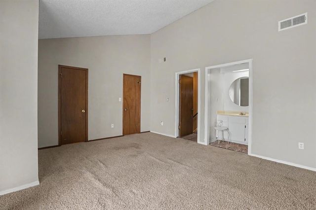 9828 Hefner Village Place, Oklahoma City, OK 73162