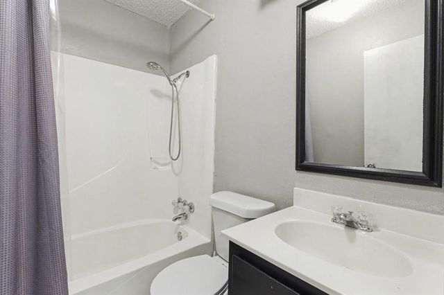 9828 Hefner Village Place, Oklahoma City, OK 73162