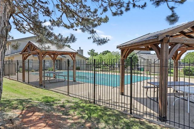 9828 Hefner Village Place, Oklahoma City, OK 73162