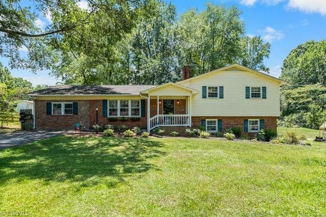 160 Pinelawn Drive, Kernersville, NC 27284