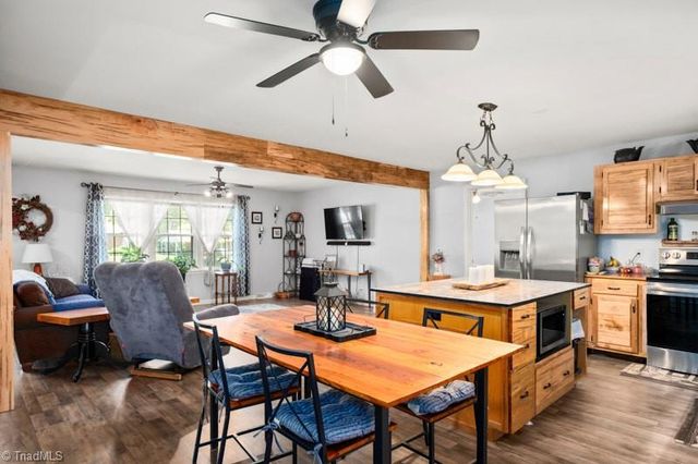 160 Pinelawn Drive, Kernersville, NC 27284