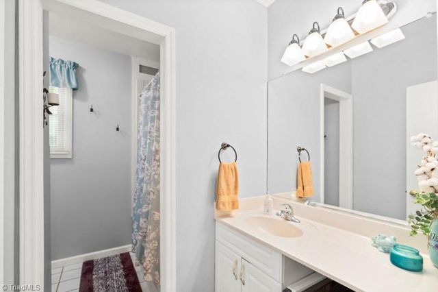 160 Pinelawn Drive, Kernersville, NC 27284