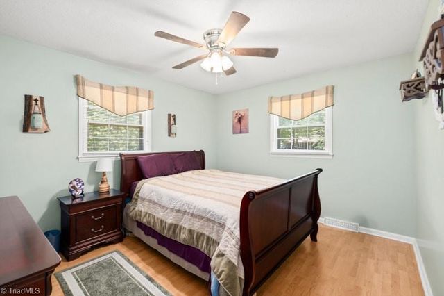 160 Pinelawn Drive, Kernersville, NC 27284