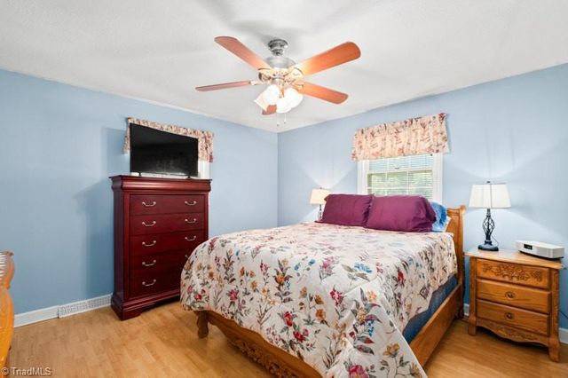 160 Pinelawn Drive, Kernersville, NC 27284