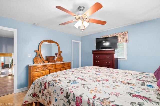 160 Pinelawn Drive, Kernersville, NC 27284