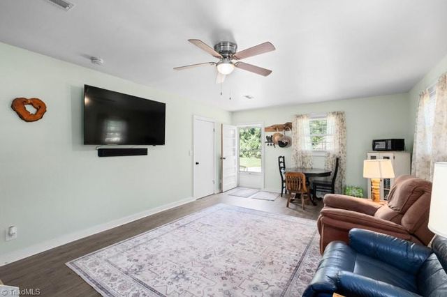 160 Pinelawn Drive, Kernersville, NC 27284