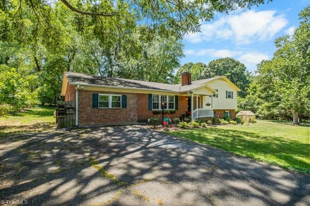 160 Pinelawn Drive, Kernersville, NC 27284