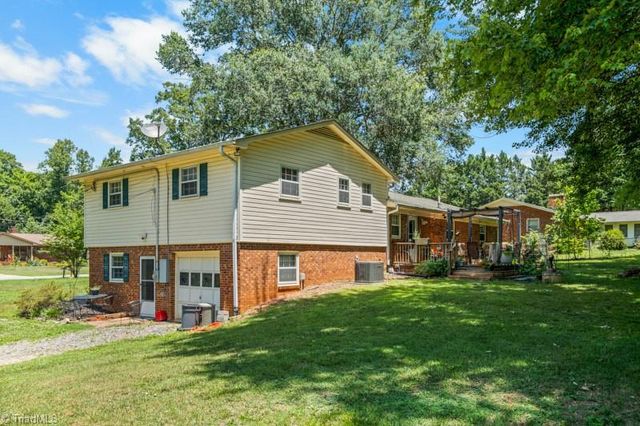 160 Pinelawn Drive, Kernersville, NC 27284