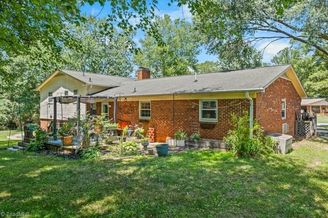 160 Pinelawn Drive, Kernersville, NC 27284