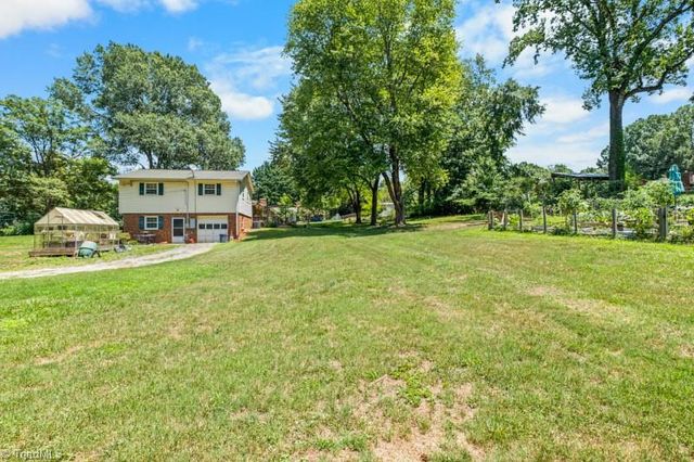 160 Pinelawn Drive, Kernersville, NC 27284