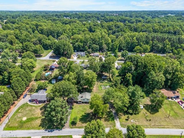 160 Pinelawn Drive, Kernersville, NC 27284