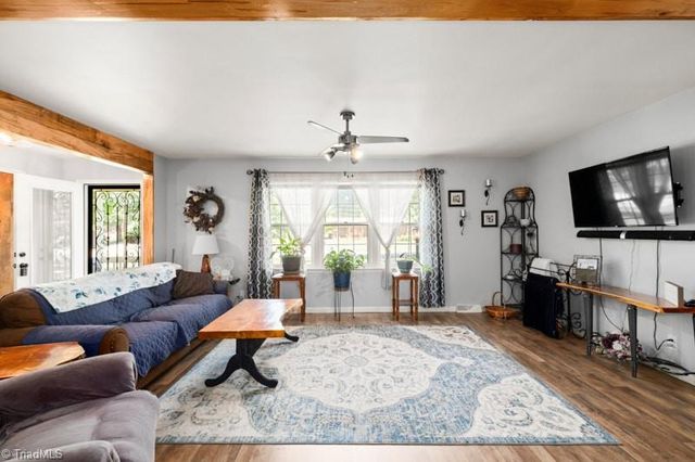 160 Pinelawn Drive, Kernersville, NC 27284