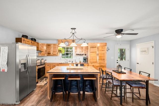 160 Pinelawn Drive, Kernersville, NC 27284
