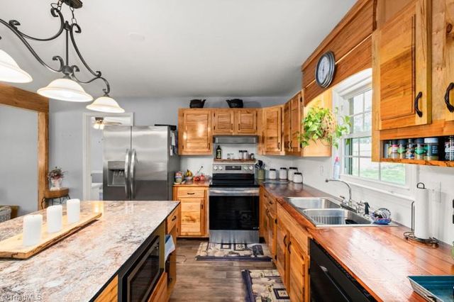 160 Pinelawn Drive, Kernersville, NC 27284