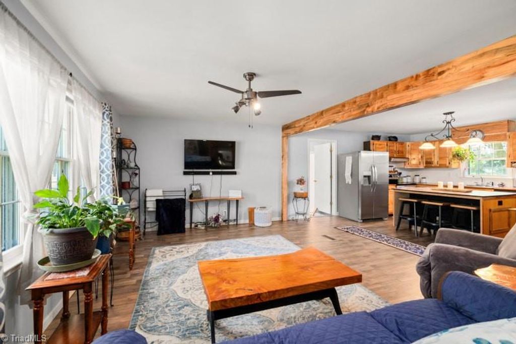 160 Pinelawn Drive, Kernersville, NC 27284