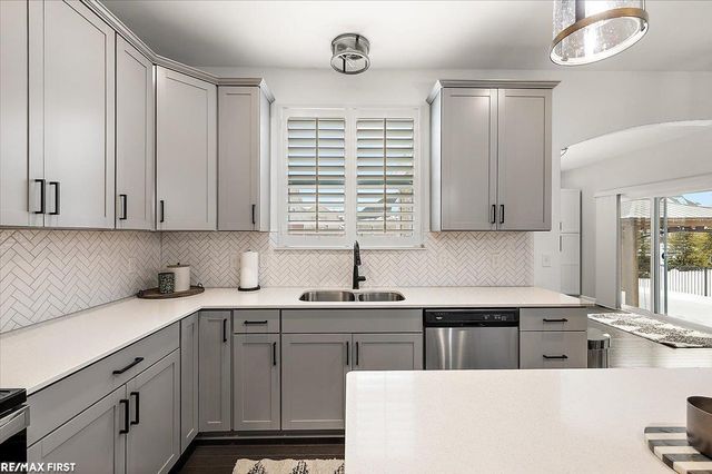 55543 Hogan Drive, Macomb Twp, MI 48042