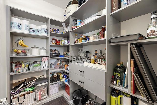 55543 Hogan Drive, Macomb Twp, MI 48042