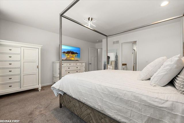 55543 Hogan Drive, Macomb Twp, MI 48042