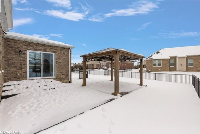 55543 Hogan Drive, Macomb Twp, MI 48042