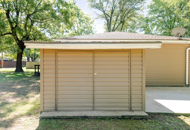 307 Highland Avenue, Monett, MO 65708