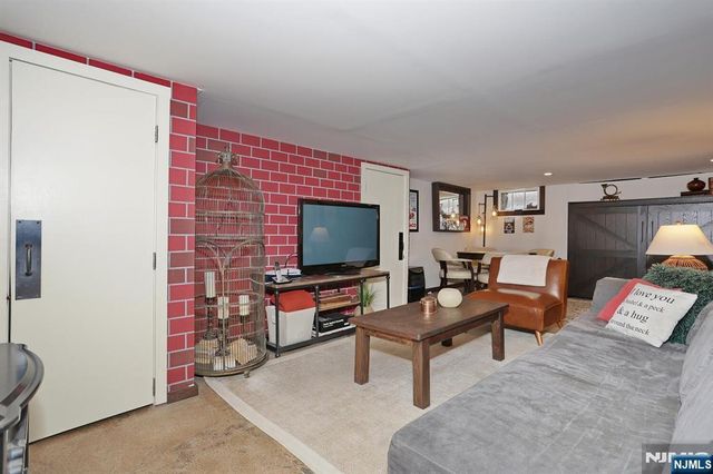 2 Maysenger Road, Mahwah, NJ 07430