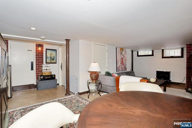 2 Maysenger Road, Mahwah, NJ 07430