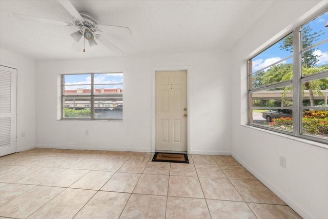 10037 62ND TERRACE N 1, St Petersburg, FL 33708