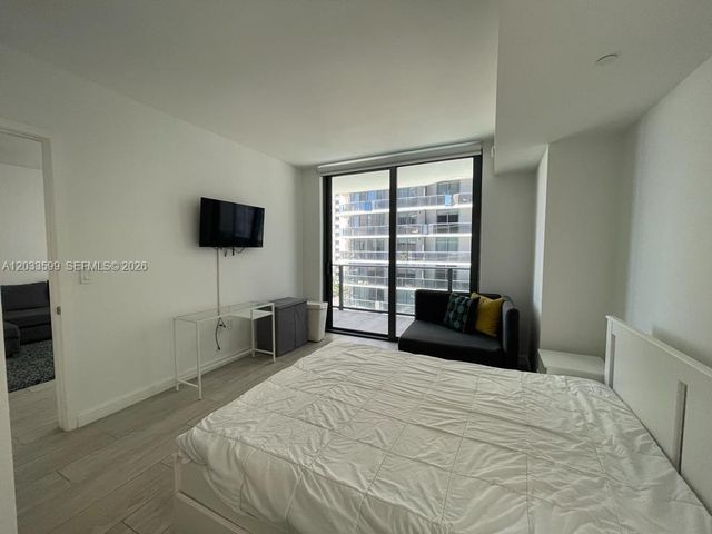 45 SW 9th Street 1407, Miami, FL 33130