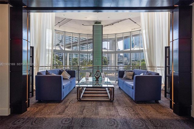 690 SW 1st Ct 1213, Miami, FL 33130