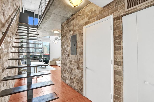 690 SW 1st Ct 1213, Miami, FL 33130