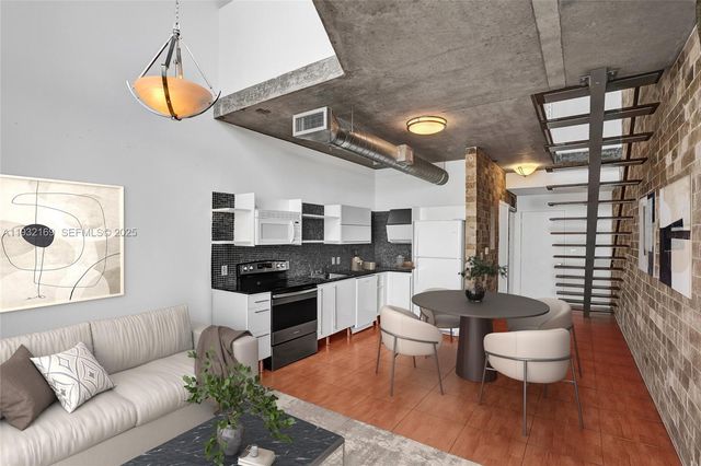 690 SW 1st Ct 1213, Miami, FL 33130