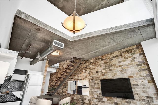 690 SW 1st Ct 1213, Miami, FL 33130