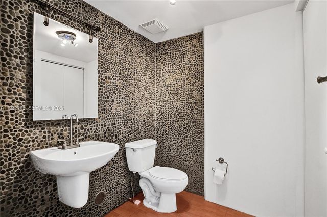 690 SW 1st Ct 1213, Miami, FL 33130