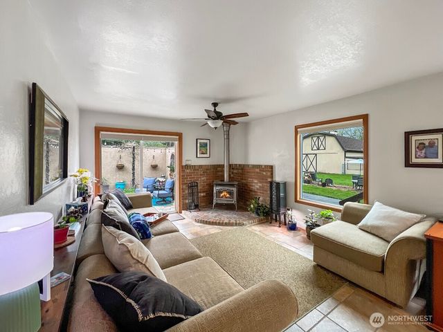 21829 210th Avenue SE, Maple Valley, WA 98038