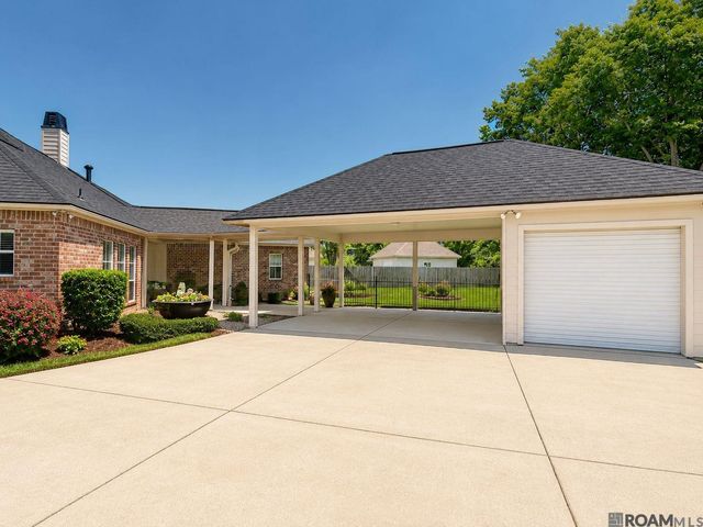 6497 Summerlin Dr, Zachary, LA 70791