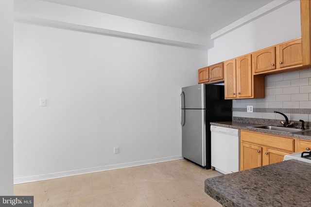 6000-02 S CRESCENT BLVD, Pennsauken, NJ 08109